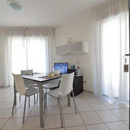 Bilocale Con Balcone Mina 6 Apartmán