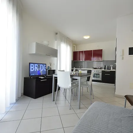 Bilocale Con Balcone Mina 6 *