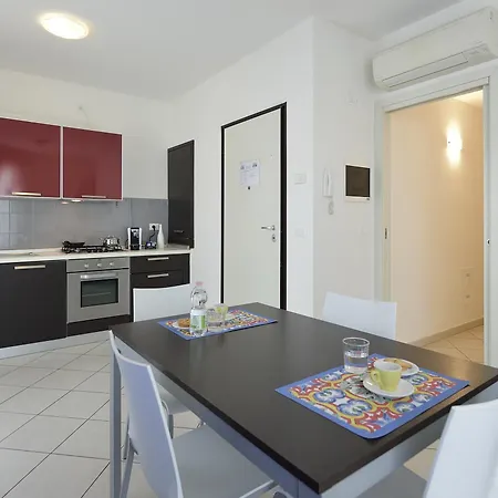 Apartmán Bilocale Con Balcone Mina 6 *