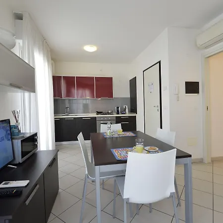 Apartmán Bilocale Con Balcone Mina 6 *