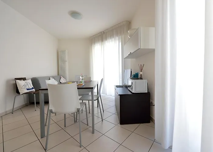 Bilocale Con Balcone Mina 6 Каттолика