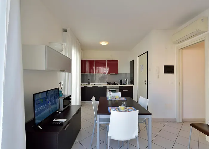 Апартаменты Bilocale Con Balcone Mina 6 *