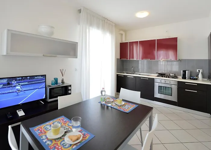 Bilocale Con Balcone Mina 6 Каттолика