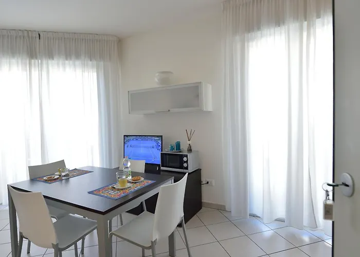 Bilocale Con Balcone Mina 6 Апартаменты