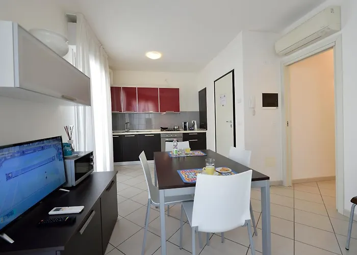 Bilocale Con Balcone Mina 6 아파트 *