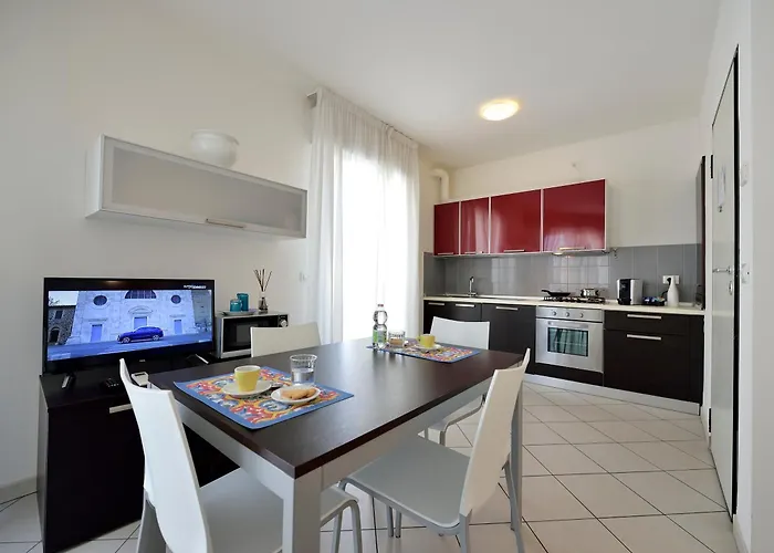 Bilocale Con Balcone Mina 6 *