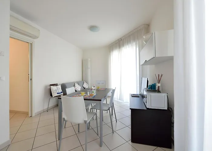 Bilocale Con Balcone Mina 6 * 카톨리카