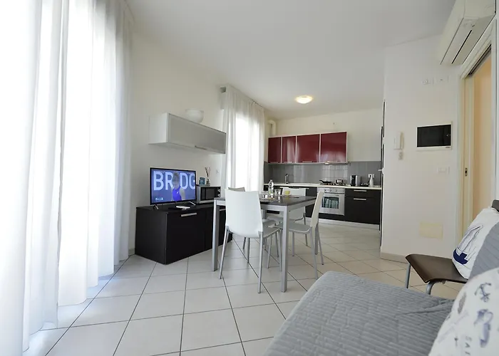 Bilocale Con Balcone Mina 6 *