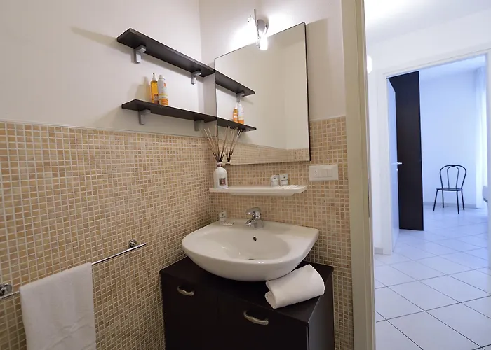 Bilocale Con Balcone Mina 6 Каттолика