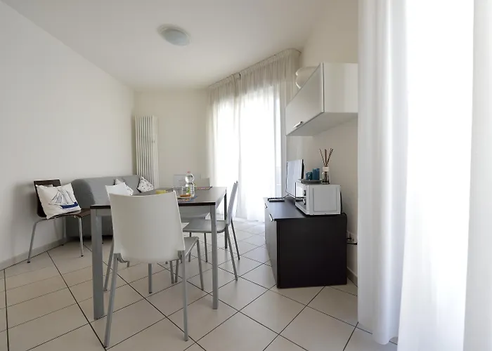 Bilocale Con Balcone Mina 6 Апартаменты