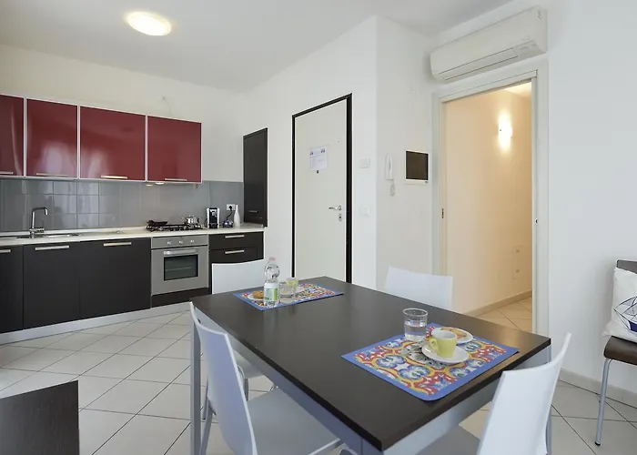 Апартаменты Bilocale Con Balcone Mina 6 *