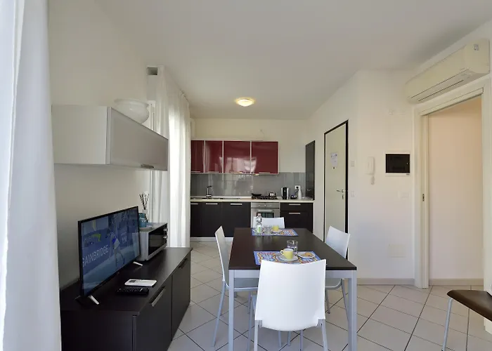 Апартаменты Bilocale Con Balcone Mina 6 *