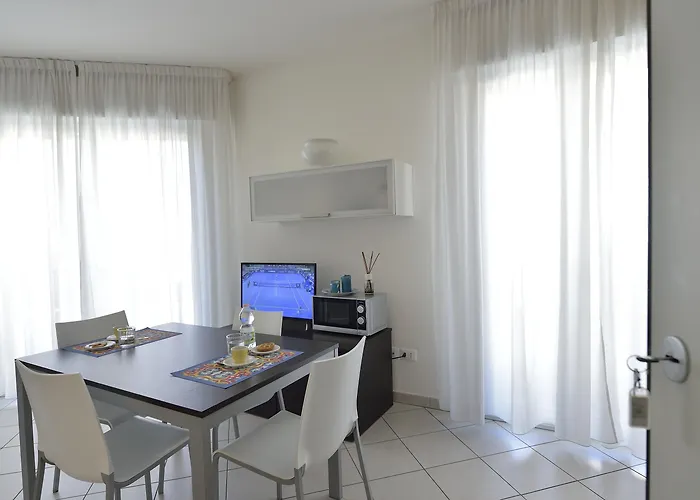 Bilocale Con Balcone Mina 6 Каттолика